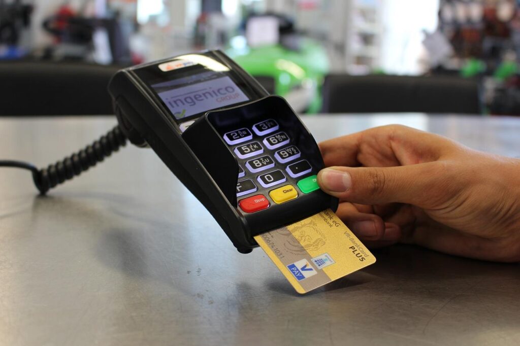 Overzicht van drie pinapparaat soorten om te kiezen: vast, mobiel en mini betaalterminal