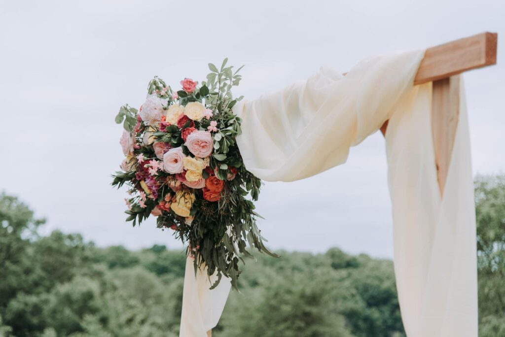 Prachtig zijden boeket met diverse bloemen, jarenlang mooi zonder onderhoud en allergie-vriendelijk