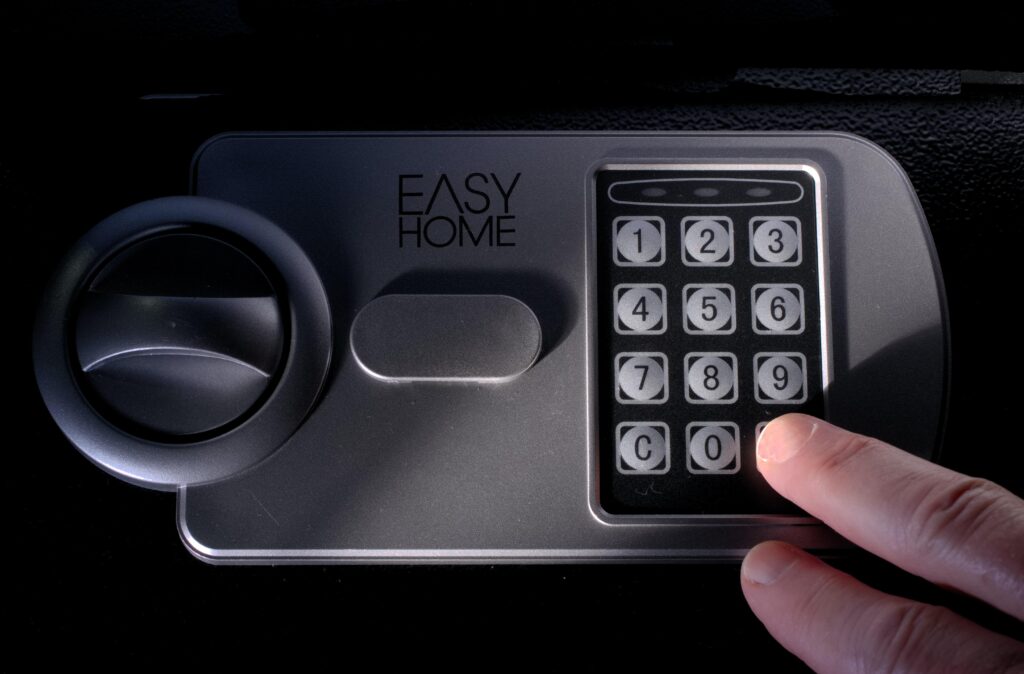 Luxe watchwinder kluis voor automatische horloges met biometrisch slot en premium afwerking